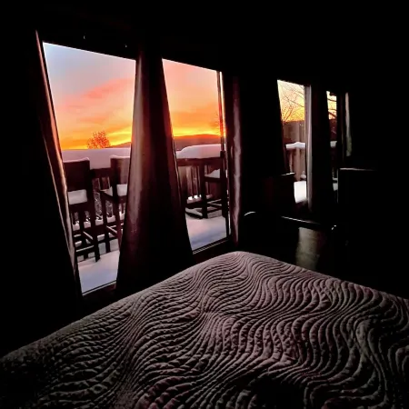 ~Sunrise Haven~near the slopes! Majestic sunrises and comfort awaits!