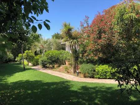 Villa with seafront garden, rare location