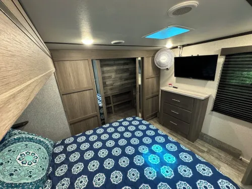 Huge RV-Lake Russel & Lake Secession Camplife - Hunting and Fishing Playground