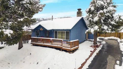 Family Friendly/Couples Retreat/Cozy Chalet/Fenced Patio/Ski Slope View/Fire Pit