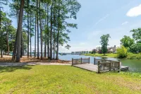 4 bedroom Lake front house 5 mins from liberty with private ramp and dock!