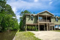 NEW LISTING ★ WATERFRONT ★ FIREPIT