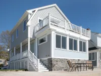 PRIVATE BEACH: BEACHFRONTS & BALCONIES @ NIANTIC W/ 6 QUEENS Hotels in 