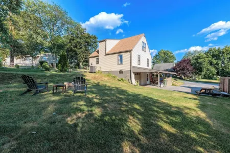 Cozy Lancaster County Retreat: 3 Bedroom, 2 Full Bath w/ AC, WiFi, and Fire Pit