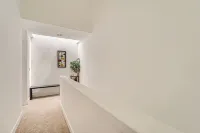 Cool Townhome opp to Crossroads Mall - 5/10 mins to Microsoft, Redmond, Kirkland