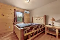 Cabin # 4 at Northern Comfort HANDICAP FRIENDLY UNIT