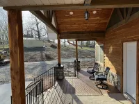 New cabin in Mountain Home 1 mile from Buzzard Roost Marina.