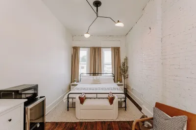 East Main Lofts - Farmhouse 204 Các khách sạn gần Clifty Falls State Park