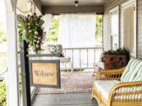 Cute and cozy cottage in Atoka, home of Reba’s Place. Hoteles en Atoka