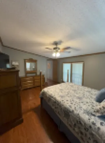 Lake Front charming 3-bedroom house, at Rough River Lake.