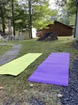 Charming lake community cottage with hot tub PET FRIENDLY