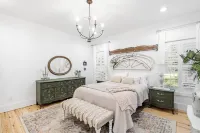 The Happy Place - Renovated + Walkable in the heart of Port Royal<br>