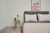 Unbeatable Location, Pool, Gym and Biz Center