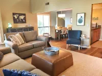 Comfortable and stylish END UNIT on the 10TH FAIRWAY in Palmetto Dunes