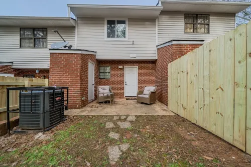 Hobbiton Charm 2 BR Townhouse with LOTR inspired theme.