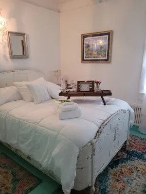 Connie's Cottage- "The Hemingway" -  Vintage Chic