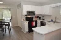 Gold Leaf Getaway: Cozy 2-bd apt in quaint Daleville, Streaming, WiFi, Near Base