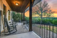 Charming Hill Country Cabin on 6 private acres