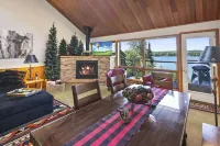 North Shore Nirvana: Lakefront, Deck, Fireplace, Beach