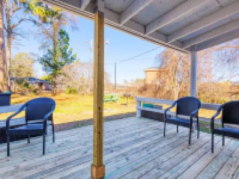 Homerun!  quiet, near Riverwalk, USC & Ft. Jackson Hotels in Cayce