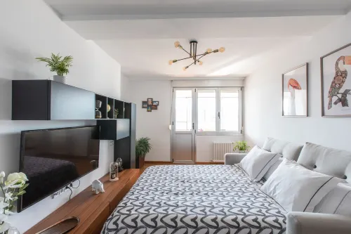 Bright apartment in Cuatro Caminos
