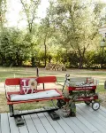 CHUCKELLI FARM's COZY COTTAGE