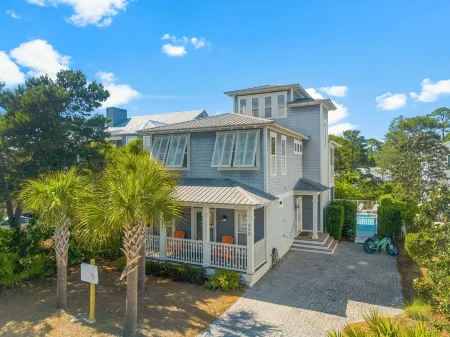 NEW 5br30A-Private Heated Pool-Walk to Beach-Bikes