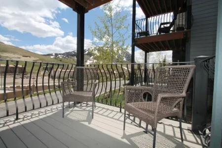 Mt Crested Butte Condo 2BR on Bus Route with Pool and Patio Views