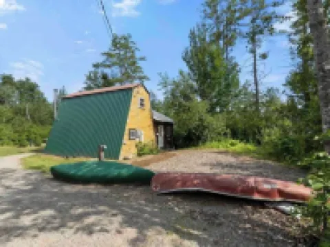 A-Frame Hot tub Retreat - Firepit, Grill, EV & Dog Friendly, Close to N. Conway. Hotels in Fryeburg