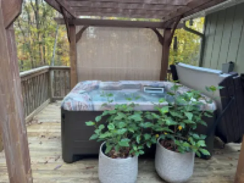 Charming 3 bed house nestled in the woods at the base of Mt Alto.