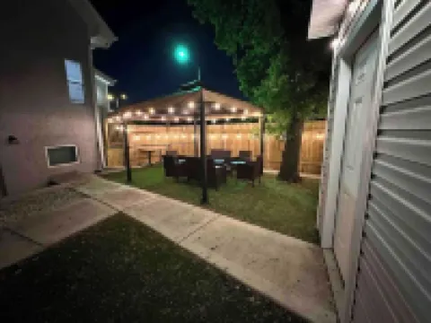 Oak Park 3000 sq ft, sleep 16 奧克帕克酒店