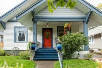 Historic Bungalow 3 bed, 3 bath near Whitman College and downtown Walla Walla.