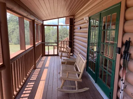 Cowboy Cabin in the Mountains - Quiet Getaway