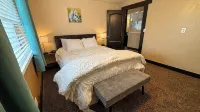 Spacious Open Living Space in This Beautiful Mother-in-Law Basement Apartment - Wifi