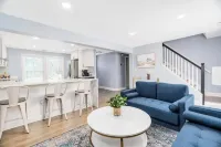 Tip Of The Town Fresh and New 3 Bedroom Nest