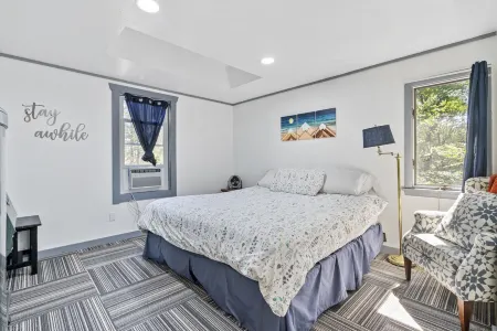 Outdoor Hot Tub & Indoor Soaking Tub, Bonfire Pit, Picnic Area, Foosball & More