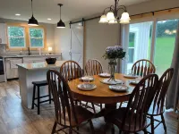 Cozy farmhouse family friendly with fire pit and grill, within hour to Keeneland