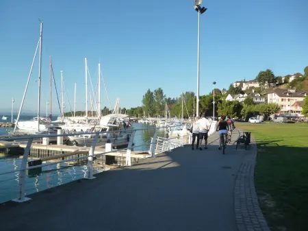 bright apartment with parking very near Thonon center of Spa