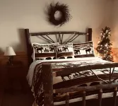 Hayward, Round Lake Retreat! Private Dock, 3 Kayaks, Beautifully Maintained! Hotels in Hayward