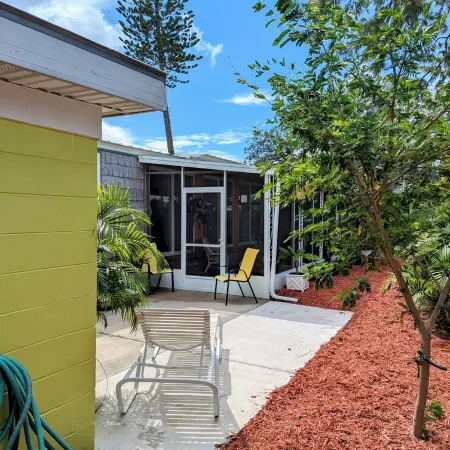 No Sharing! This Casita is  Private. Full Kitchen,Yard, Screened Lanai