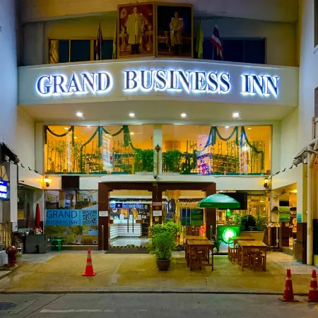Grand Business Inn Отели рядом с достопримечательностью «Станция надземного метро Nana»