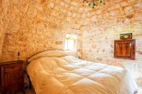 Trullo in the woods, a few steps from a hiking and cycling trail Hotels in Cisternino