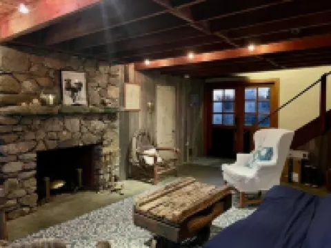 Hope House on Rhode Island's South Shore Sits on 6 Private Acres Hotels in Little Compton
