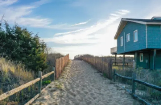 Sandbridge... Beautiful Beach Home With Direct Beach Access and Ocean Views โรงแรมใกล้หาดแซนด์บริดจ์