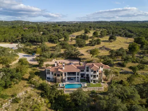 High-end Home on 33 Acres to Roam, Short Drive to Downtown.