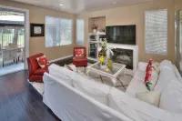 Beautiful vacation home near Disneyland Hotels in Tustin