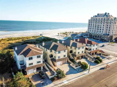 Oceanfront 4Br Townhouse-Great Location-New Kitchen- Available 6/27-6/30