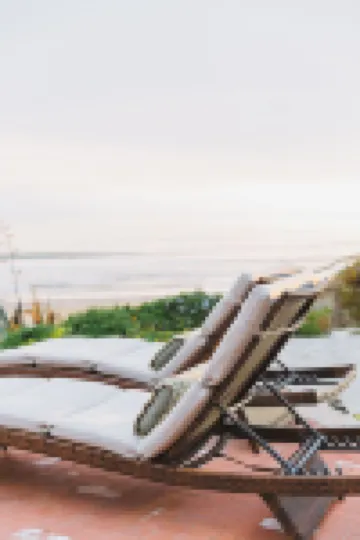 Ocean Front Cottage!! Beauty on the outside, Charm on the inside!