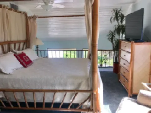 Surf shack on the beach, direct ocean. Hotels in Indialantic