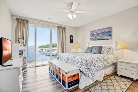 Osage Oasis-LAKE VIEW, FREE BOAT SLIP - Lake of the Ozarks easy living